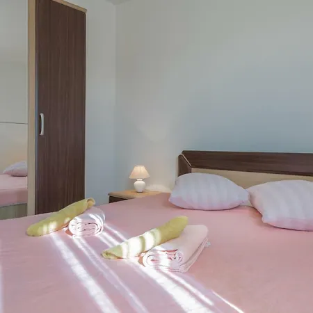 Mary Holiday home Liznjan